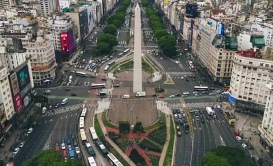 Luchtfoto van de Obelisco de Buenos Aires in Argentinië